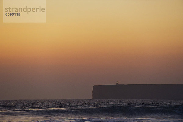 Portugal  Algarve  Sagres  Blick auf den Strand bei Sonnenuntergang