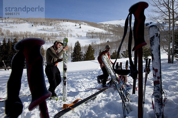 Mann  Ski  Start  Stange  Rahmen  2  bekommen  Schnee