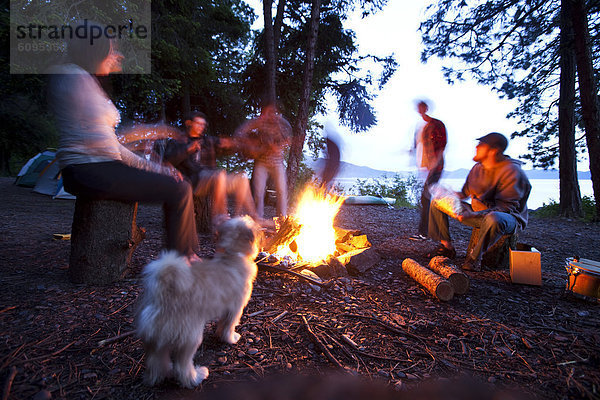 sitzend  See  camping  Feuer  jung  Idaho