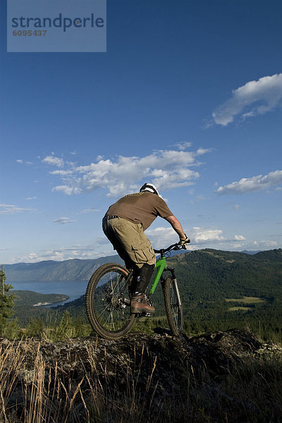 Berg  Mann  radfahren  See  Hintergrund  jung