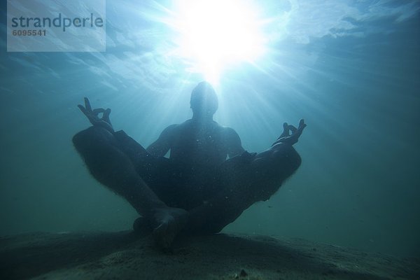 Unterwasseraufnahme  Meditation  Figur  Idaho