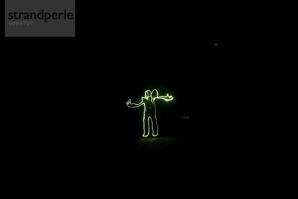 hoch  oben  Beleuchtung  Licht  Figur  streichen  streicht  streichend  anstreichen  anstreichend  Menschlicher Daumen  Menschliche Daumen  Idaho
