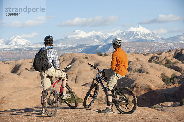 Berg  Mann  Fröhlichkeit  Reise  folgen  Ansicht  2  jung  Slickrock Trail  Moab