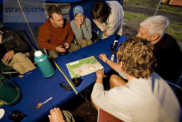 Teamwork  Berggipfel  Gipfel  Spitze  Spitzen  Organisation  organisieren  Diskussion  wandern  Weg