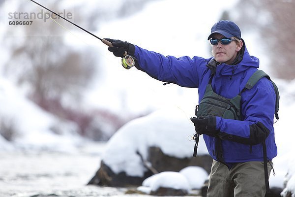 Winter  Mann  Fluss  angeln  Utah