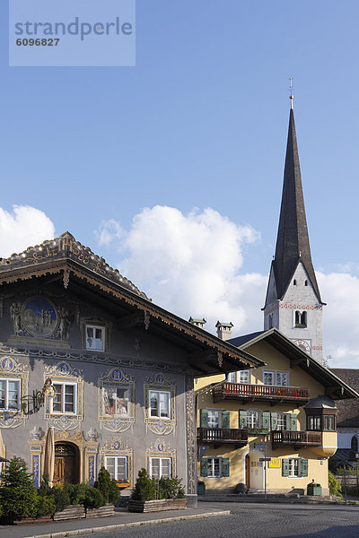 Germany  Bavaria  Garmisch-Partenkirchen  View of parish church and Husar Inn