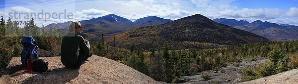 hoch  oben  Fröhlichkeit  wandern  Ansicht  Adirondack Stuhl  New York State  rund