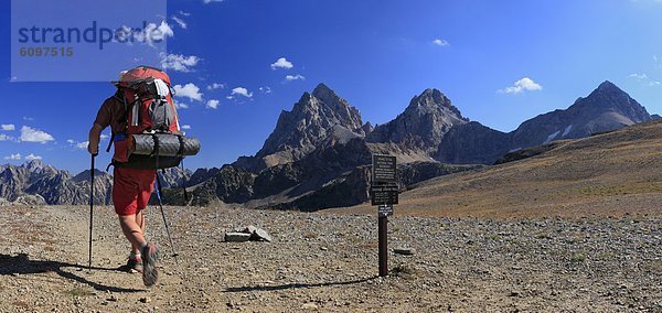 passen  folgen  Zeichen  Ehrfurcht  wandern  Signal