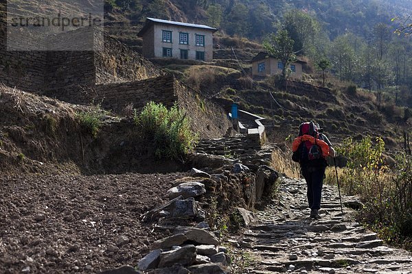 hoch  oben  Stein  gehen  Weg  Dorf  Einsamkeit  Bergwanderer  Nepal  alt