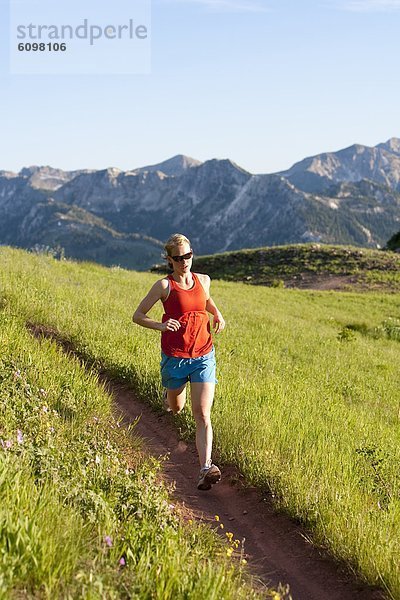 Frau  folgen  rennen  Kopfbedeckung  Big Cottonwood Canyon  Utah