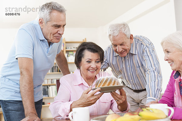 Seniorinnen und Senioren feiern Geburtstag