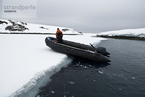 Führung  Anleitung führen  führt  führend  sehen  Meer  Eis  blättern  Richtung  Antarktis