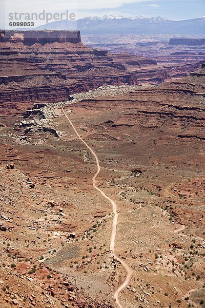 sehen  folgen  über  Fernverkehrsstraße  weiß  Geländewagen  Utah