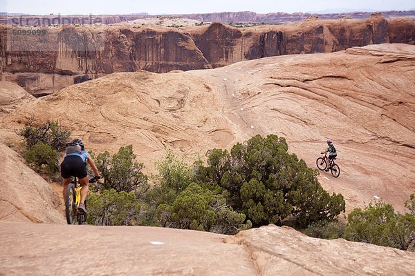 Felsbrocken  Frau  Berg  2  1  Moab  Utah