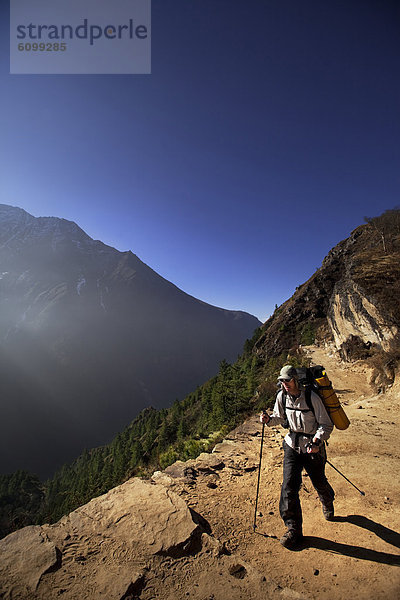 gehen  Schwierigkeit  vorwärts  Basar  Bergwanderer  Nepal