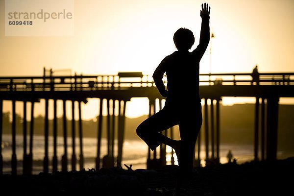 Frau  Strand  Silhouette  Yoga  Reh  Capreolus capreolus  Kalifornien