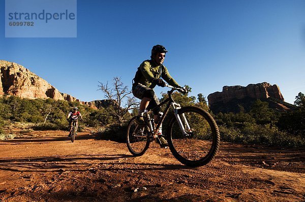 Felsbrocken  Berg  Mann  fahren  Mittelpunkt  rot  Arizona  2  Lebensphase  Fahrrad  Rad  mitfahren  Sedona