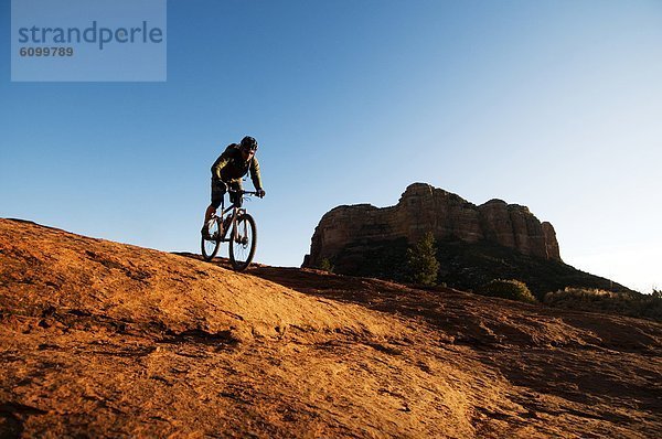 Felsbrocken  Berg  Mann  fahren  Mittelpunkt  rot  Arizona  Lebensphase  Fahrrad  Rad  Sedona