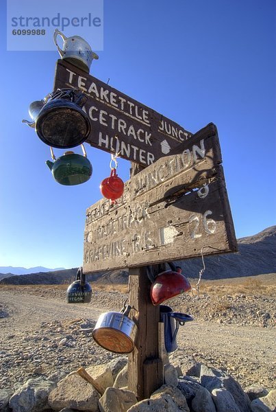 Nationalpark hängen Fernverkehrsstraße Zeichen Death Valley Nationalpark Wasserkessel Kalifornien Signal