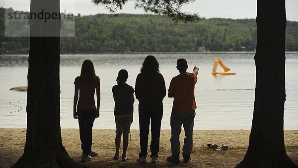 nahe  Lifestyle  See  camping  Menschen im Hintergrund  Hintergrundperson  Hintergrundpersonen  Kristall  Maine