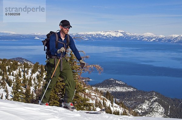 hoch  oben  Skifahrer  See  Hintergrund  Kalifornien  Berg