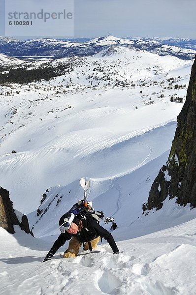 hoch  oben  nahe  Winter  Skifahrer  Nevada  Klettern  Kalifornien  steil