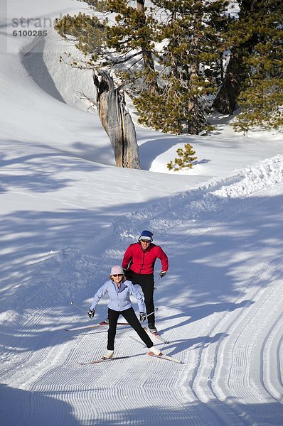 überqueren  Frau  Berg  Mann  Urlaub  Ski  Kalifornien  Kreuz