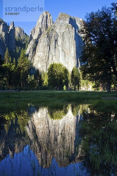 Felsbrocken  Wasser  Spiegelung  Kathedrale  Schwimmbad  Kalifornien  Yosemite Nationalpark