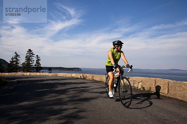 fahren  Fahrradfahrer  Fernverkehrsstraße