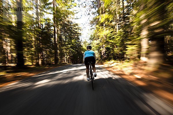 nahe  Geschwindigkeit  klein  fahren  Fahrradfahrer  Fernverkehrsstraße  Bewegungsunschärfe  Franken  schmal  New Hampshire