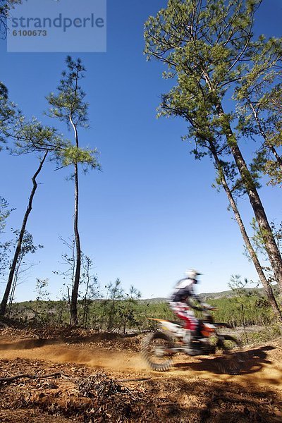 Hügel  fahren  hoch  oben  schmutzig  Bewegungsunschärfe  Motorradfahrer  Alabama  Prozess