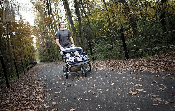 Mann  Sohn  rennen  Zwilling - Person  Kinderwagen