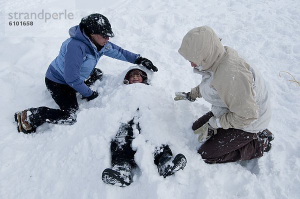 Junge - Person  Dorf  Nevada  Schrägansicht  schräg  jung  begraben  Schnee