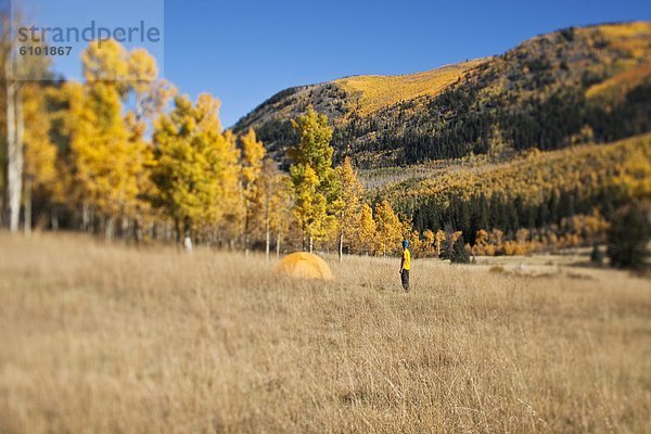 Farbaufnahme  Farbe  Mann  Reise  camping  Zelt  jung  Colorado