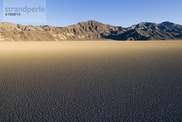 Nationalpark Sand Produktion beleuchtet Sonnenlicht Kalifornien Death Valley Nationalpark bizarr Langsamkeit Konsequenz abgestuft Tartanbahn