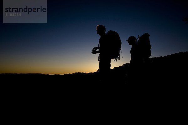 Felsbrocken  Palast  Schloß  Schlösser  Sonnenuntergang  Silhouette  2  Backpacker  Kalifornien  Schiffswache