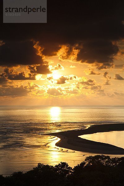 Sonnenuntergang  über  Ozean  Sandbank