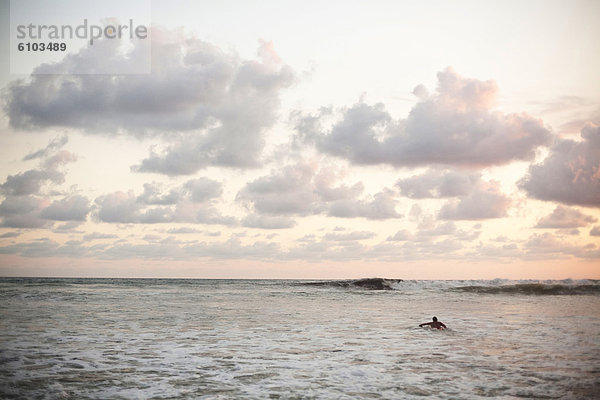 Mann  Tag  fangen  Wellenreiten  surfen