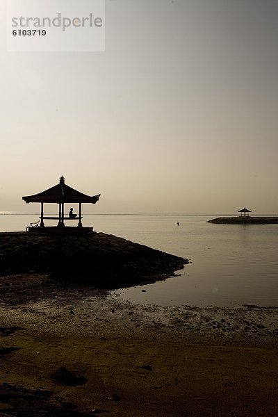 Hütte  Mann  Tradition  Silhouette  unterhalb  Meditation  Indonesien