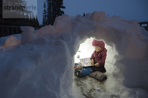 Buch  Höhle  jung  Mädchen  Taschenbuch  Colorado  vorlesen  Silverton  Schnee