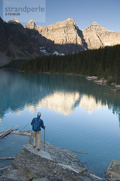 Felsbrocken  See  wandern  Moräne  Lake Louise  Banff Nationalpark  Kanada