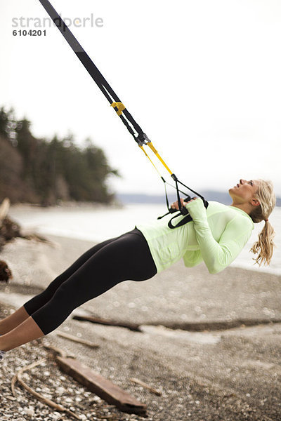 Frau  Sport  üben  Training  zeigen  hängen