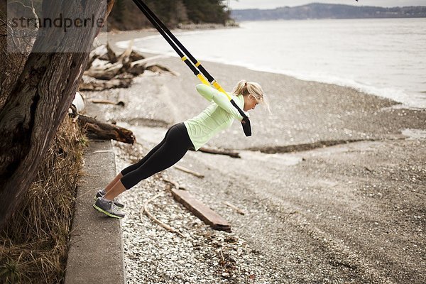 Frau  Sport  üben  Training  zeigen  hängen