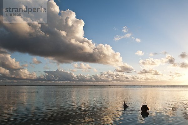 Frau  Entspannung  Sonnenuntergang  Cook-Inseln  Lagune  Rarotonga