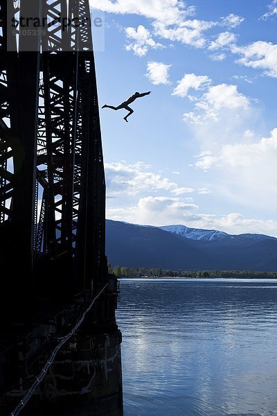 Mann  Athlet  Brücke  springen  Idaho  Zug