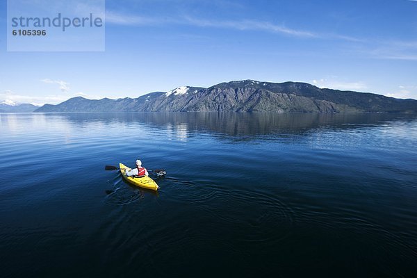 Mann  Abenteuer  Ruhe  Senior  Senioren  See  groß  großes  großer  große  großen  Kajak  Idaho