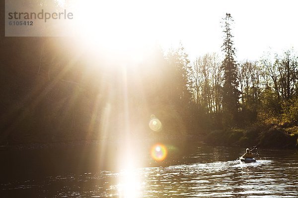 Frau  Abenteuer  Sonnenuntergang  Senior  Senioren  Fluss  Kajak  groß  großes  großer  große  großen  Idaho