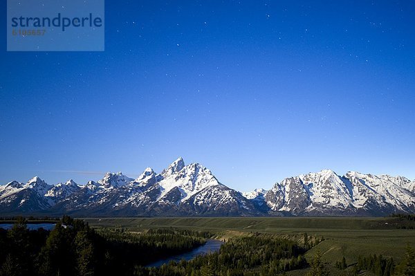 sternförmig  Himmel  Ehrfurcht  Ignoranz  Fluss  Mond  beleuchtet  voll  Wyoming