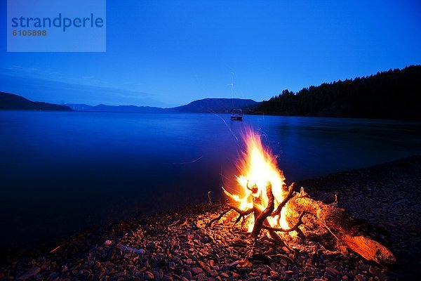 Wakeboarding  Wake boarding  Schönheit  See  Boot  Hintergrund  camping  verbrannt  blau  Feuer  tief  Abenddämmerung  Idaho