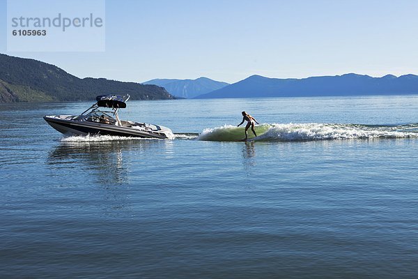 Wakeboarding  Wake boarding  hinter  Frau  Tag  Hingebung  Boot  Sonnenlicht  Idaho